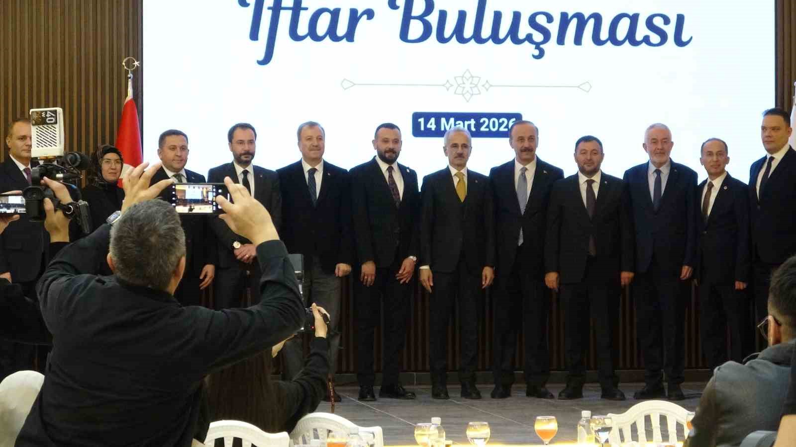 Bakan Uraloğlu: "Hürmüz Boğazı’nda Türk bayraklı gemiler için ISPS Güvenlik Seviyesi 3’e çıkardık, karayolu taşımacılarımıza güvenli güzergahlar sağladık"
