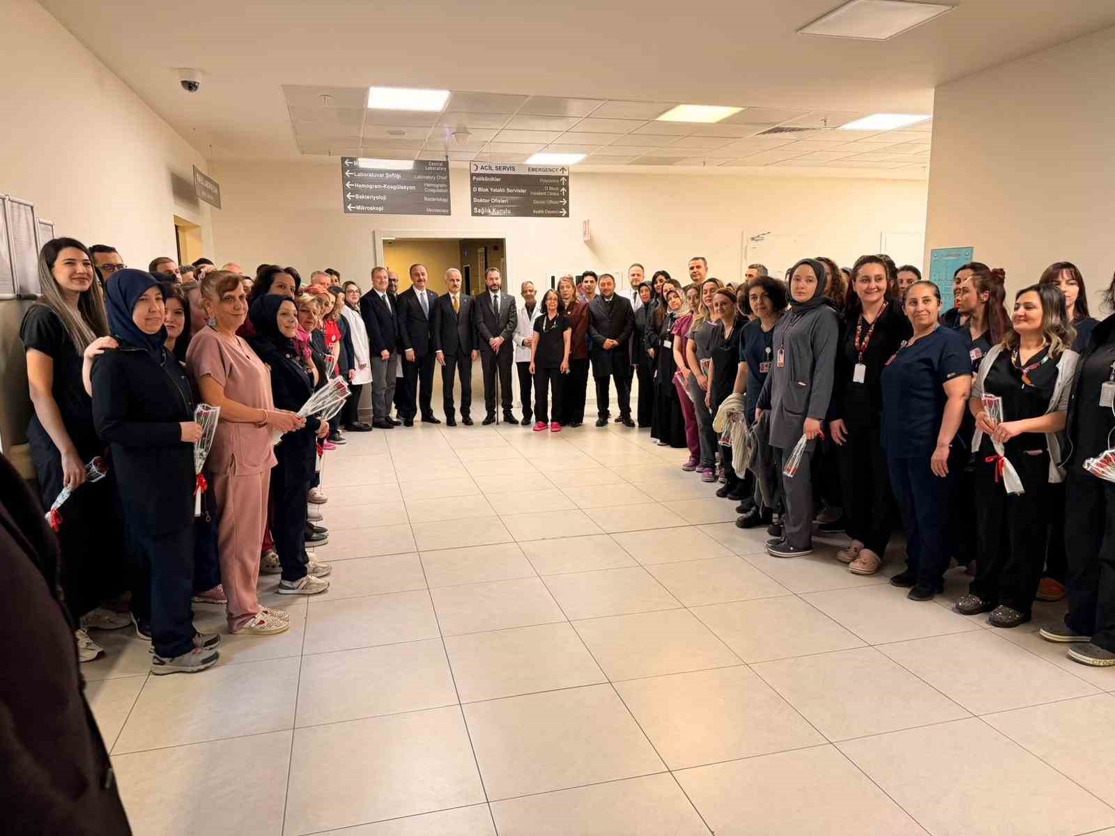 Bakan Uraloğlu: "Hürmüz Boğazı’nda Türk bayraklı gemiler için ISPS Güvenlik Seviyesi 3’e çıkardık, karayolu taşımacılarımıza güvenli güzergahlar sağladık"
