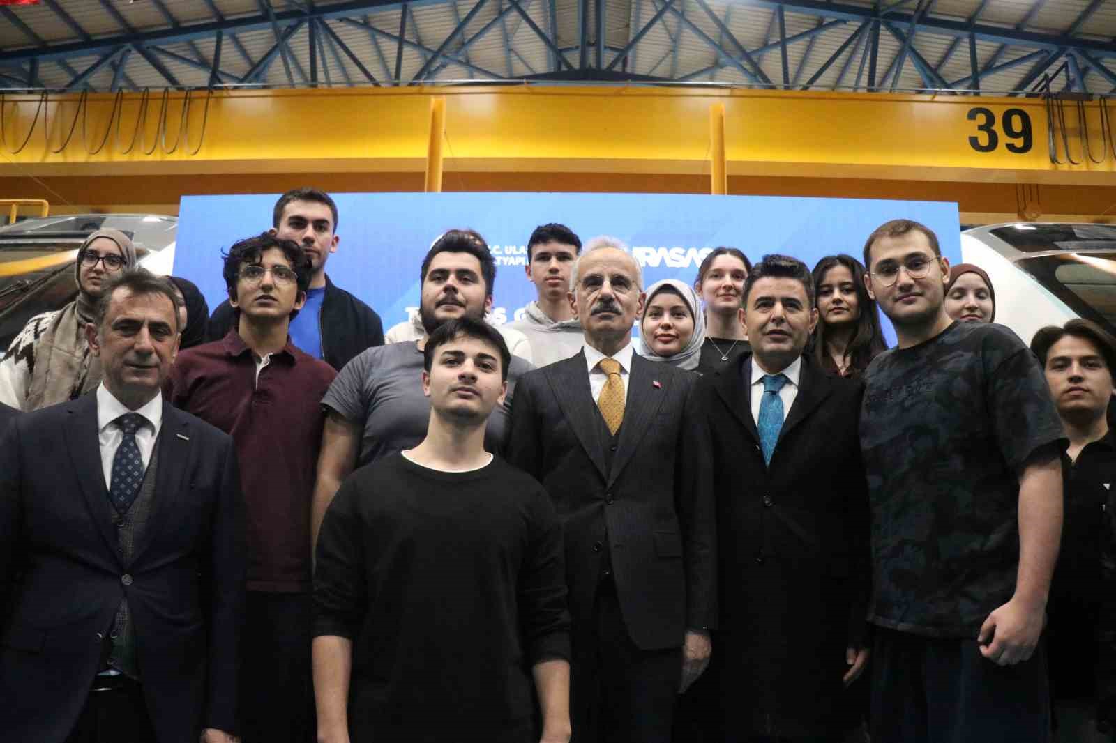 Bakan Uraloğlu: "İran, ABD ve İsrail savaşı masum sivillerin hayatını tehdit ediyor"
