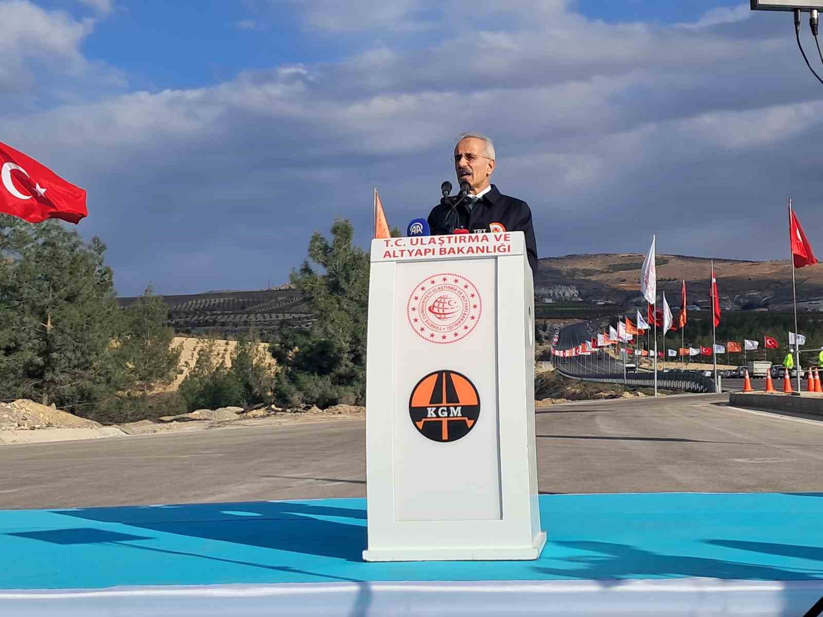 Bakan Uraloğlu: "Kilis’in ulaşım ve iletişim altyapısına 24 yılda yaklaşık 9,3 milyar lira yatırım gerçekleştirdik"
