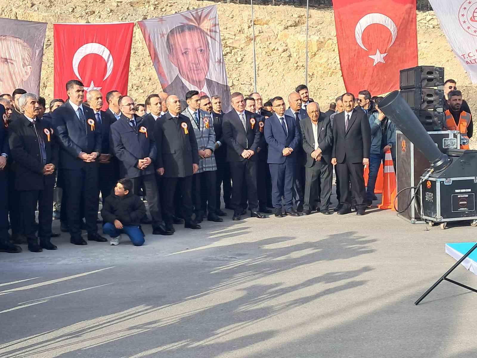 Bakan Uraloğlu: "Kilis’in ulaşım ve iletişim altyapısına 24 yılda yaklaşık 9,3 milyar lira yatırım gerçekleştirdik"
