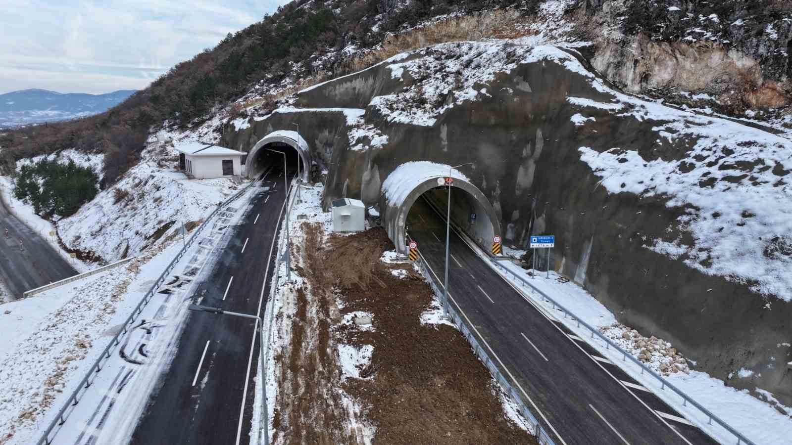Bakan Uraloğlu: "Kırkdilim Geçişi’nde inşa ettiğimiz 3 çift tüp tünelde sona yaklaştık"
