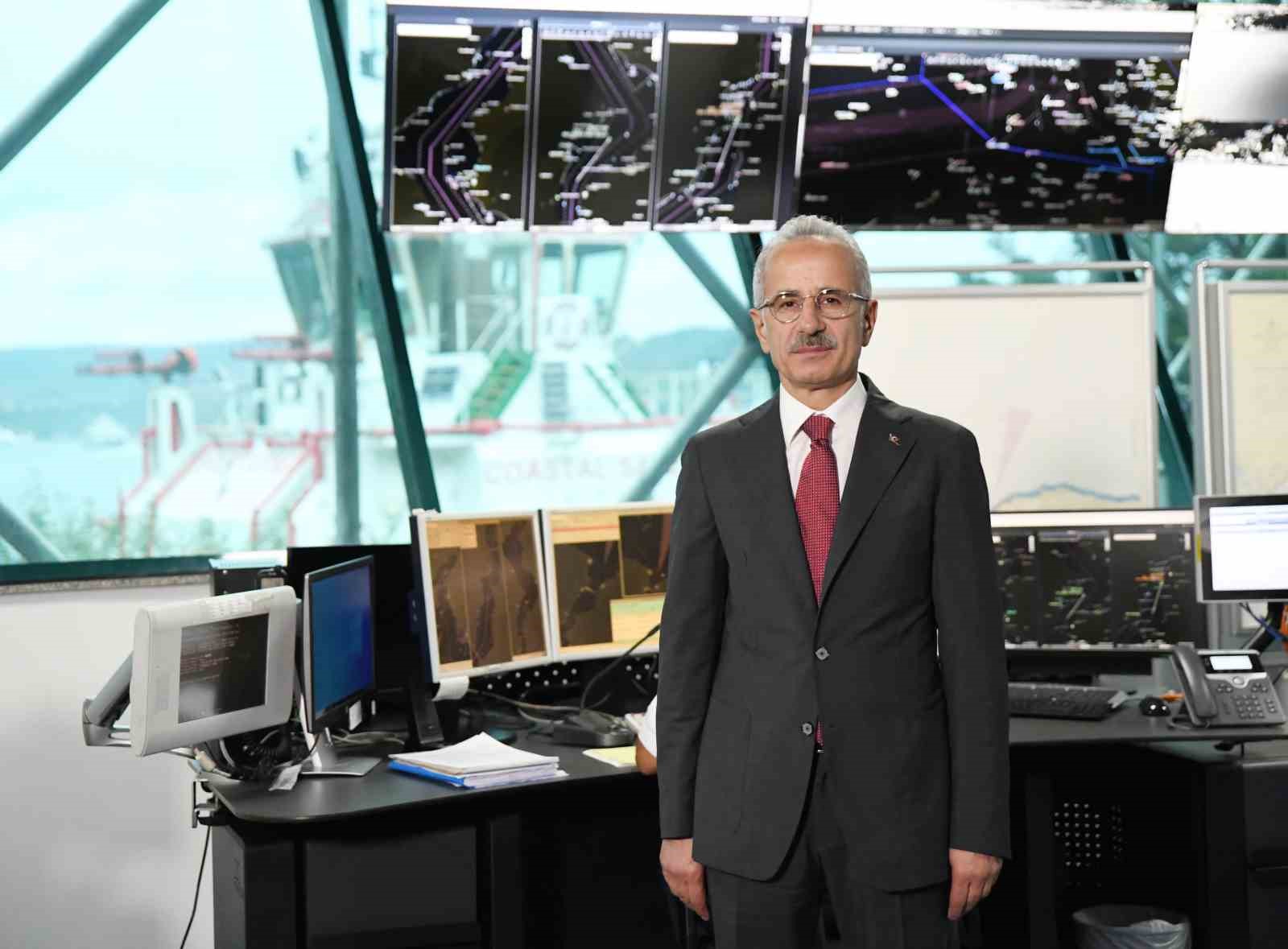 Bakan Uraloğlu: "Kıyı Emniyeti ekipleri 2025 yılında 199 can kurtarma operasyonu ile 631 kişiyi kurtardı"
