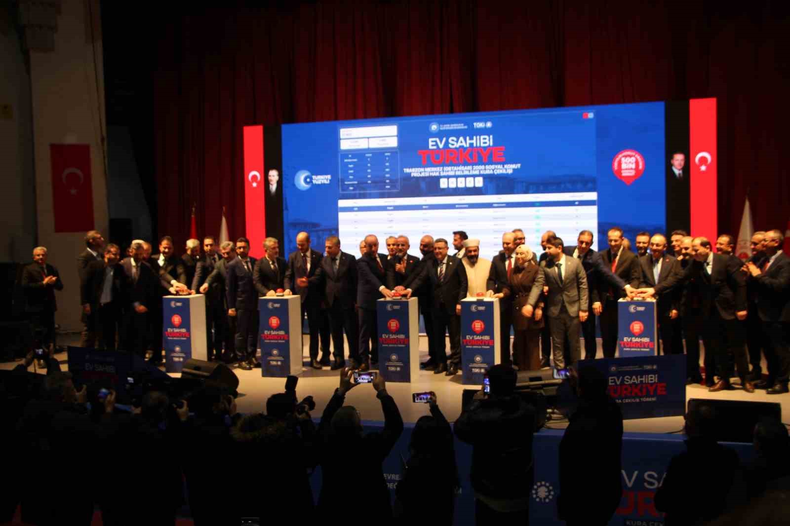 Bakan Uraloğlu: "Kürt kardeşlerimizle aramıza hiç kimse engel koyamaz, hiç kimse aramızı açamaz"
