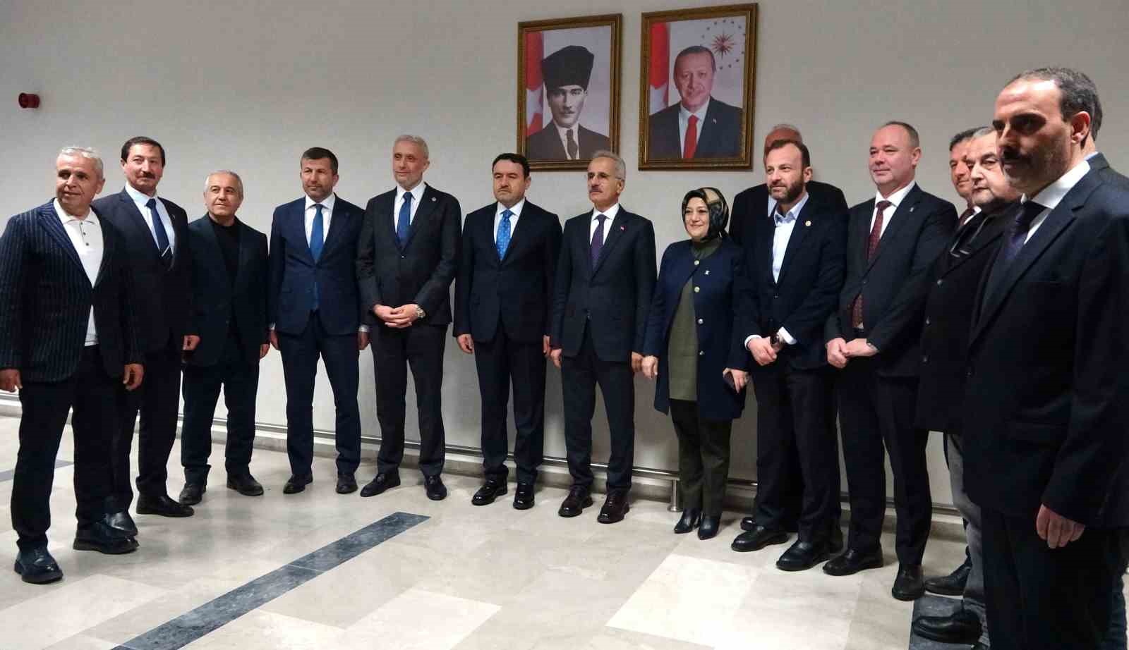 Bakan Uraloğlu: "Simav-Abide yolu için ihale süreci tamamlandı ve sözleşme aşamasına geçildi"
