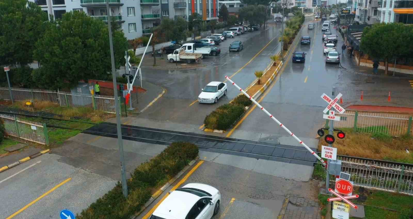 Bakan Uraloğlu: "Sinyalli hat oranımızı yüzde 61’e yükselttik"
Bakan Uraloğlu: "Sinyalli hat oranımızı yüzde 61’e yükselttik"