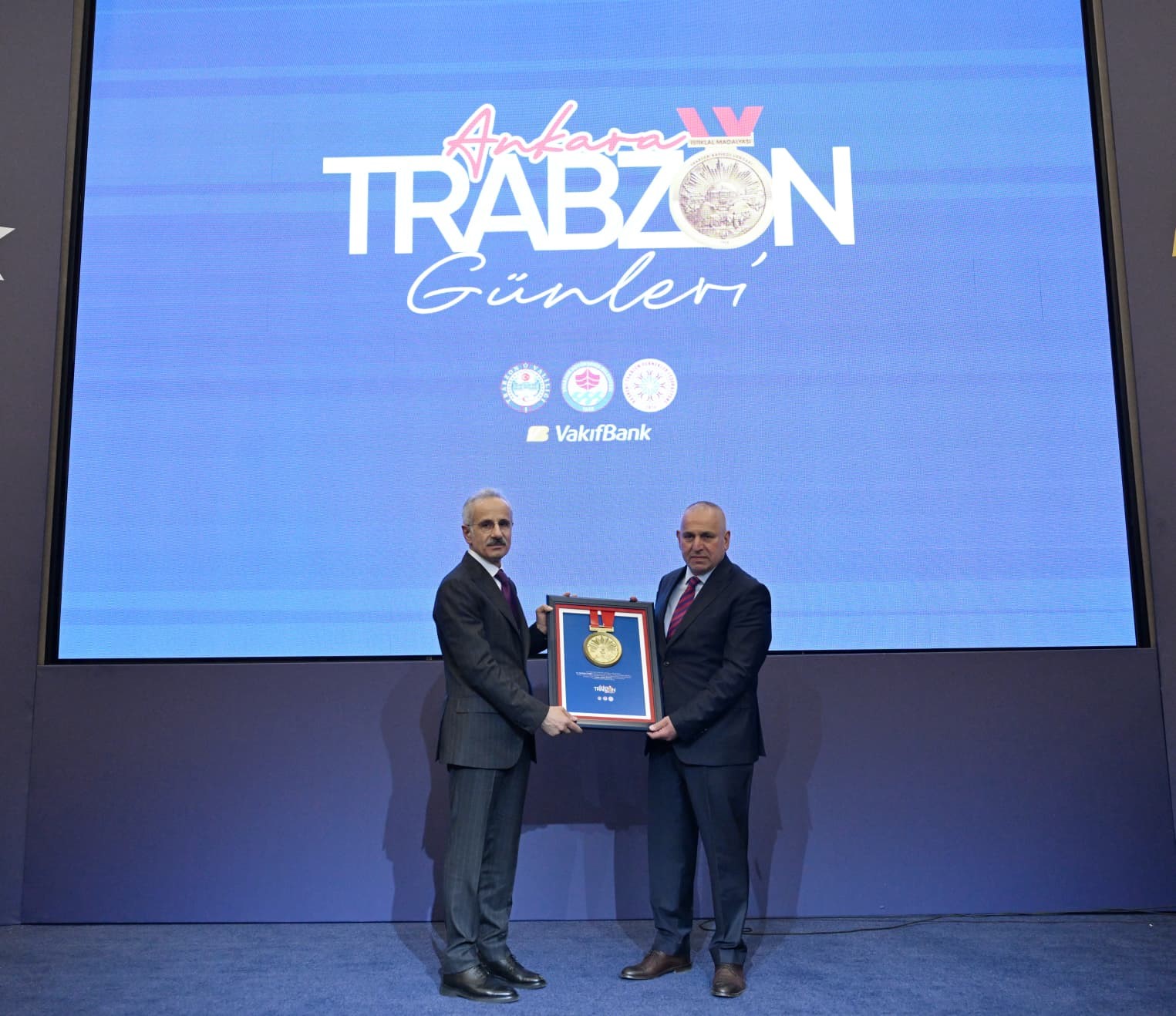 Bakan Uraloğlu: "Trabzon ile Samsun arasını 2 saate düşüreceğiz"
