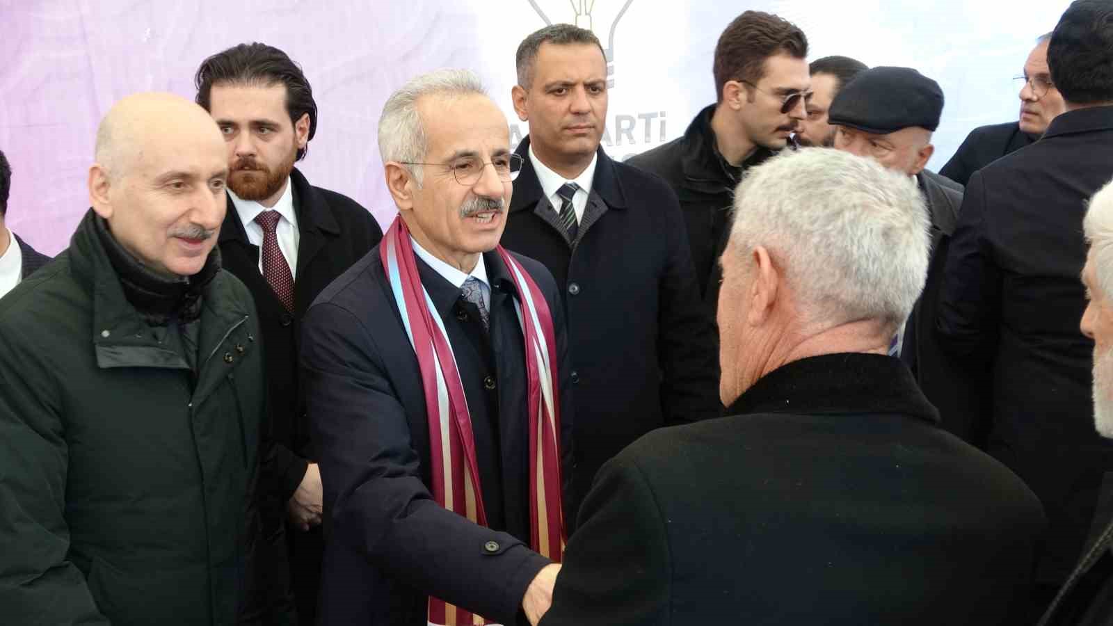 Bakan Uraloğlu: "Türkiye, tüm bu karmaşanın içerisinde bir güven adası olarak konumunu güçlü bir şekilde yürütüyor"
