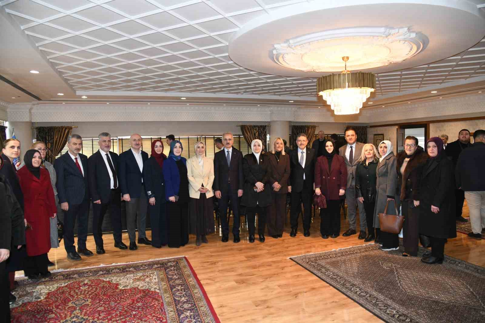 Bakan Uraloğlu: "Türkiye, tüm bu karmaşanın içerisinde bir güven adası olarak konumunu güçlü bir şekilde yürütüyor"
