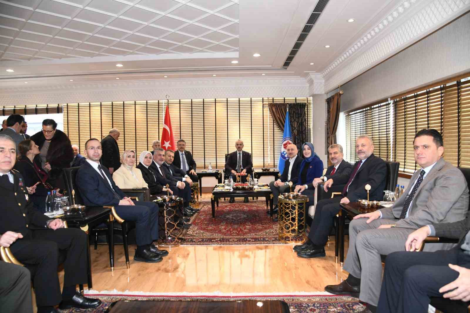 Bakan Uraloğlu: "Türkiye, tüm bu karmaşanın içerisinde bir güven adası olarak konumunu güçlü bir şekilde yürütüyor"
