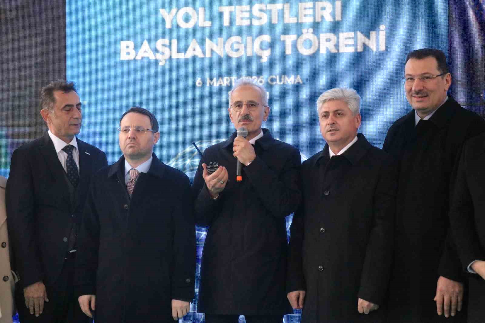 Bakan Uraloğlu: "Türkiye’nin 225 kilometre hıza sahip milli elektrikli hızlı trenimizin yol testlerini bugün resmen başlatıyoruz"
