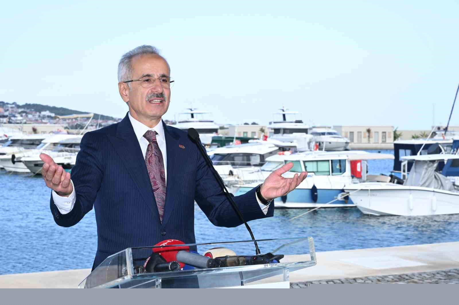 Bakan Uraloğlu: "Yurt dışı limanlarından, limanlarımıza gelen yük miktarı önceki yılın aynı ayına göre yüzde 8,5 artarak 22 milyon 117 bin 589 ton oldu"
