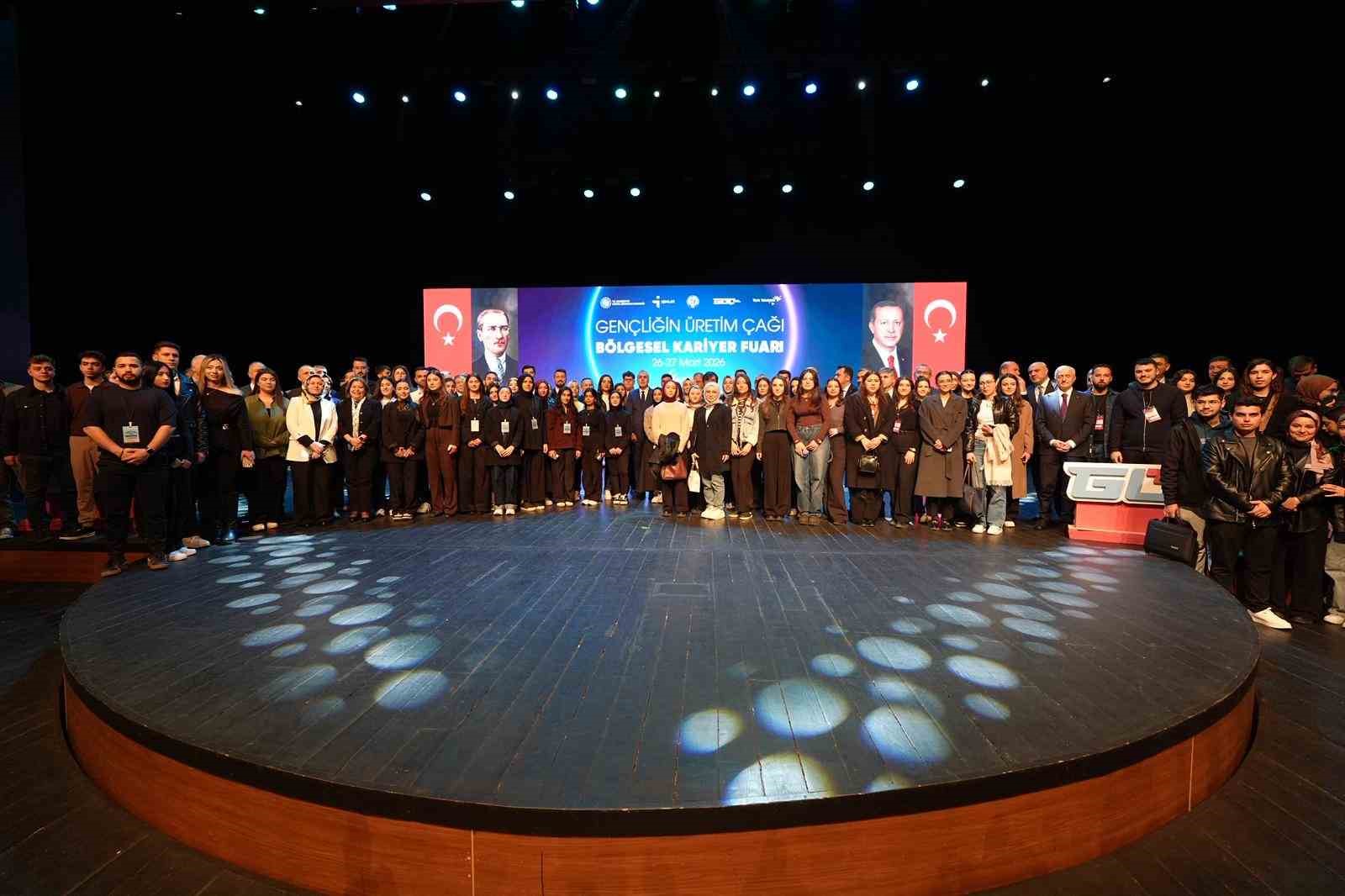 Bakan Vedat Işıkhan: "İşsizlik oranı, 2012 yılından itibaren en düşük seviyesine geriledi"
