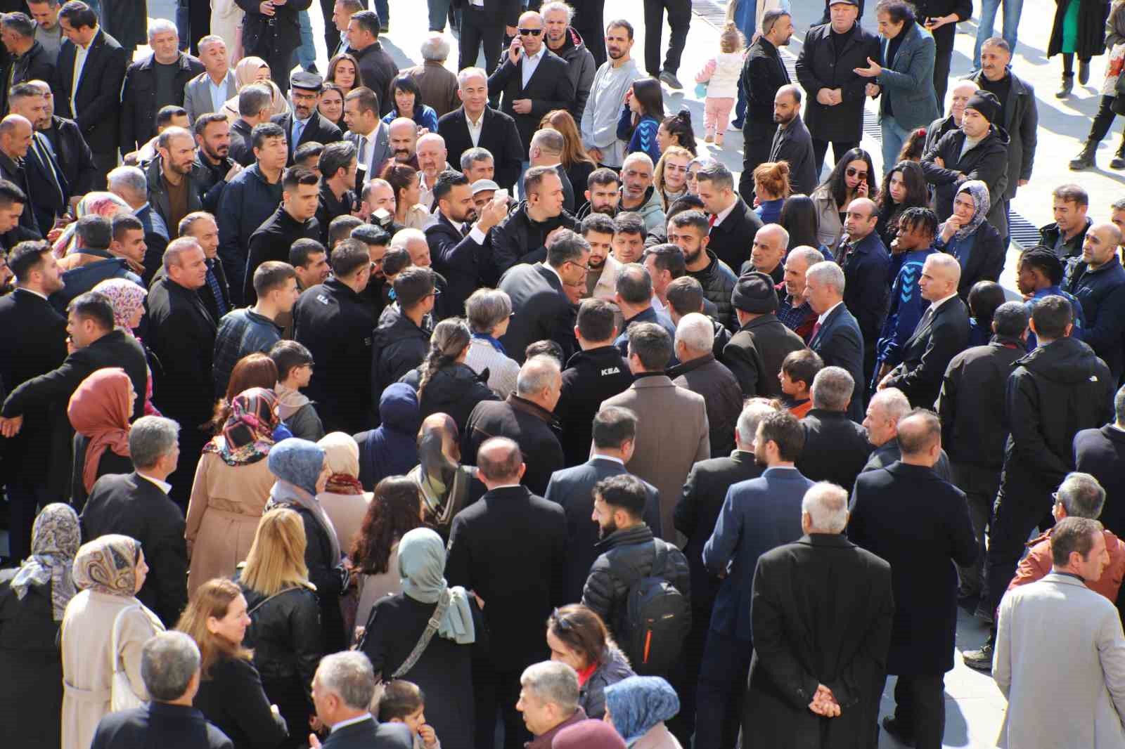 Bakan Yardımcısı Çelik Hakkari’den ayrıldı
