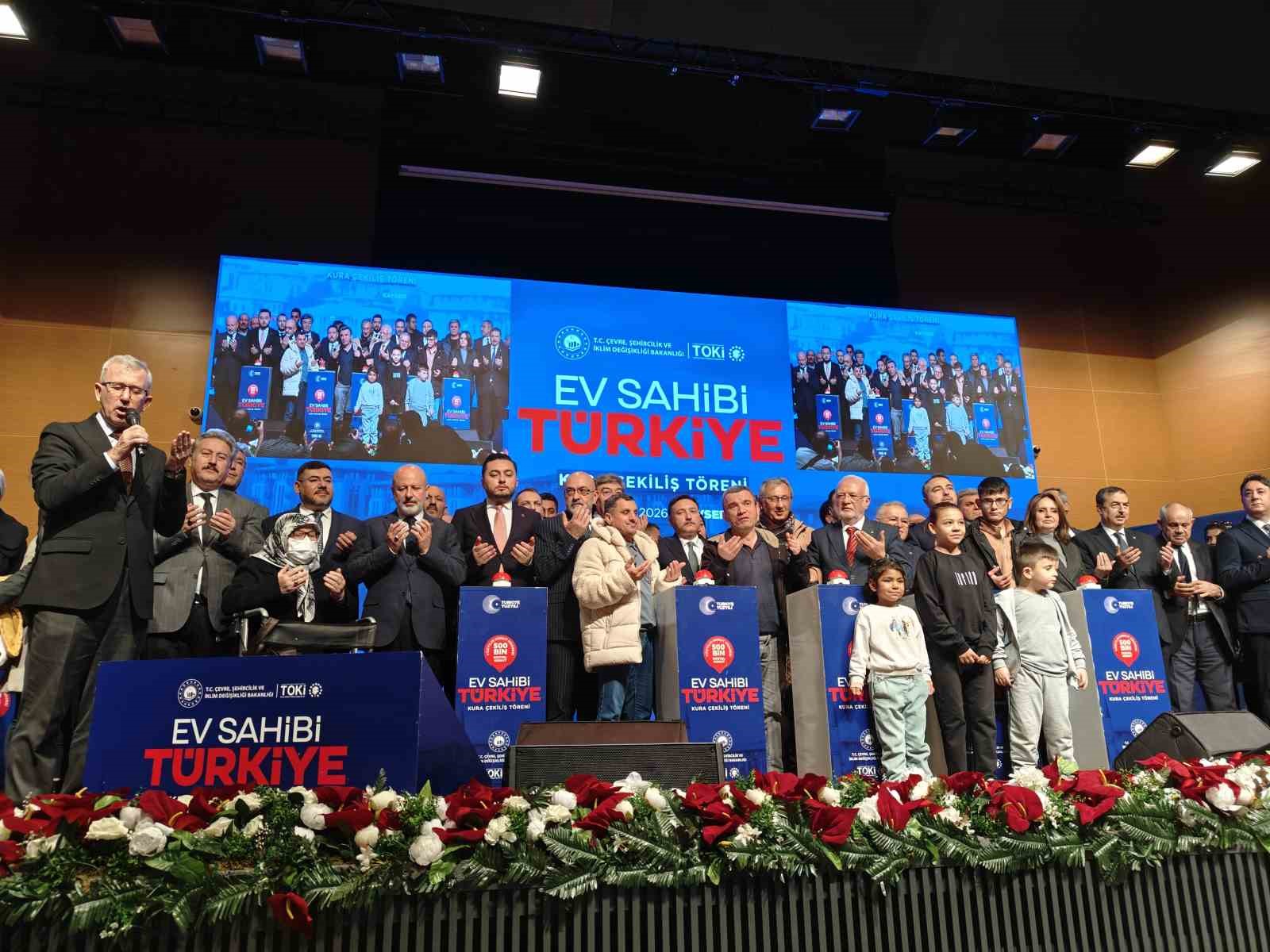 Bakan Yardımcısı Demiralp: "Ev Sahibi Türkiye sloganıyla Kayseri’de 7 bin 562 konutumuzun kura çekimini gerçekleştiriyoruz"
