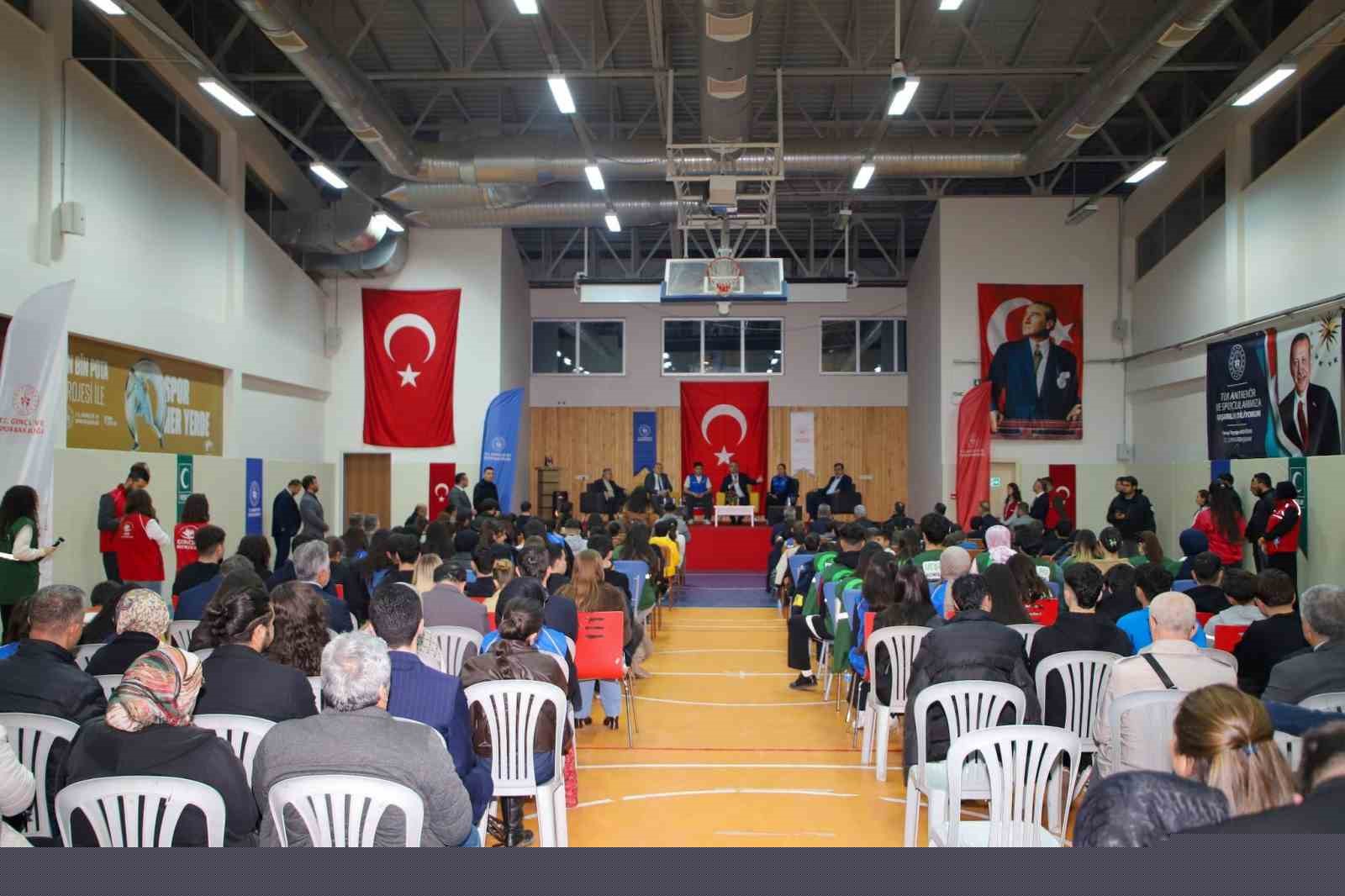 Bakan Yardımcısı Eminoğlu, Köşk’te gençlerle buluştu
