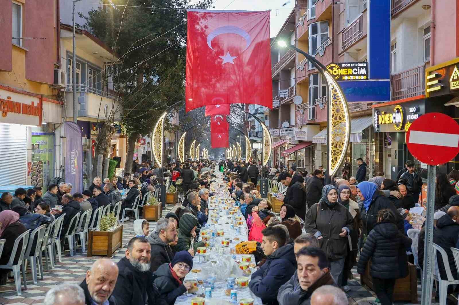 Bakan Yardımcısı Madak, Söğüt’te 4 bin kişiyle iftar yaptı
