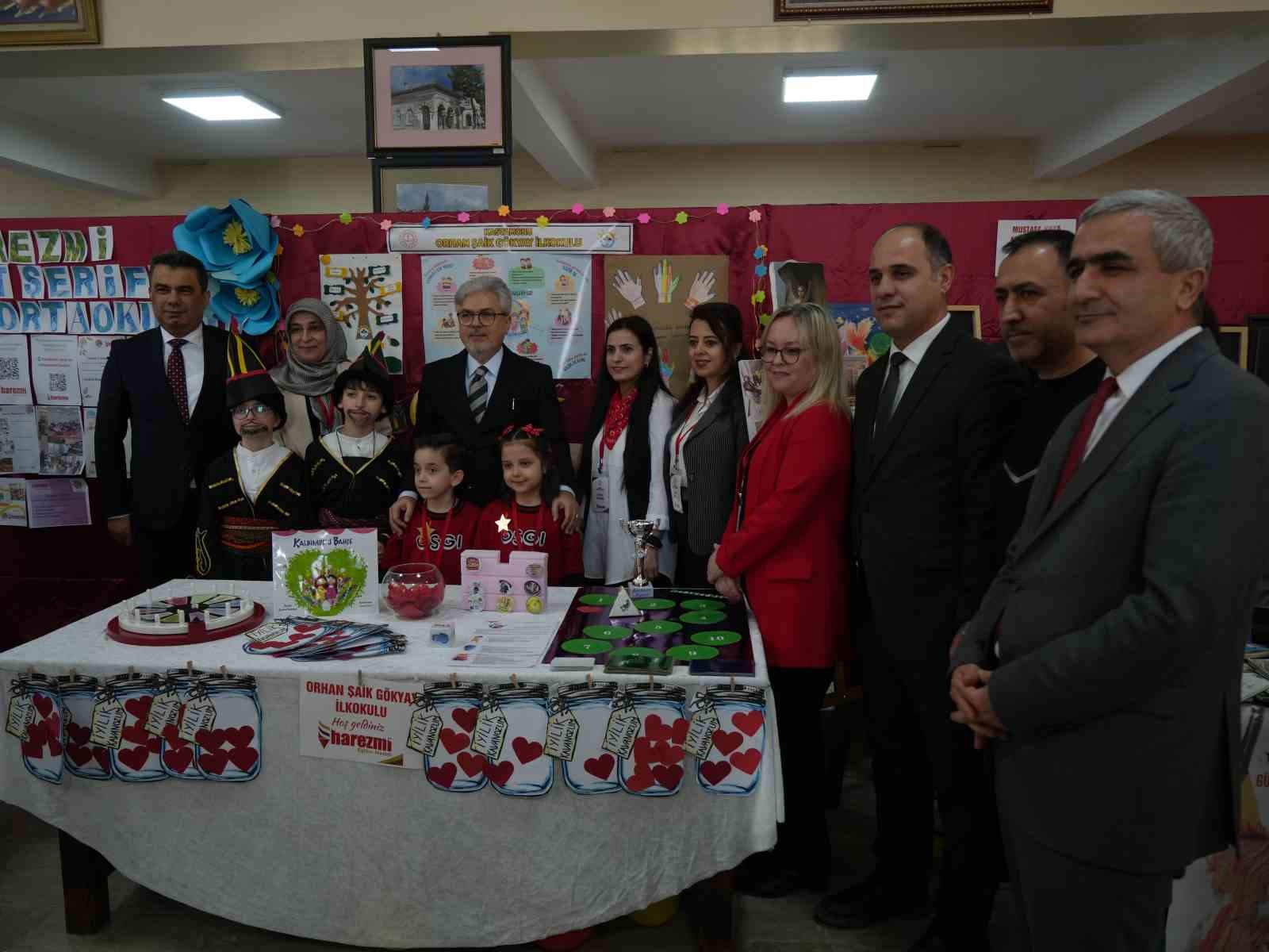 Bakan Yardımcısı Yelkenci, Harezmi Eğitim Modeliyle hazırlanan sergiyi gezdi
Bakan Yardımcısı Yelkenci, Harezmi Eğitim Modeliyle hazırlanan sergiyi gezdi