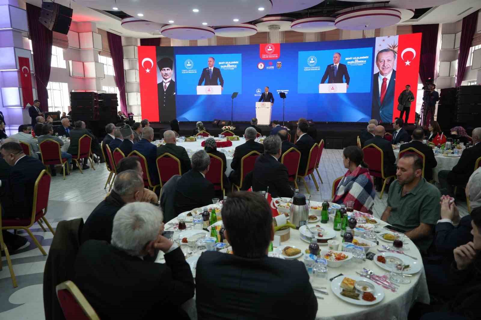 Bakan Yerlikaya: "Başaramadılar, başaramayacaklar"
Bakan Yerlikaya: "Başaramadılar, başaramayacaklar"