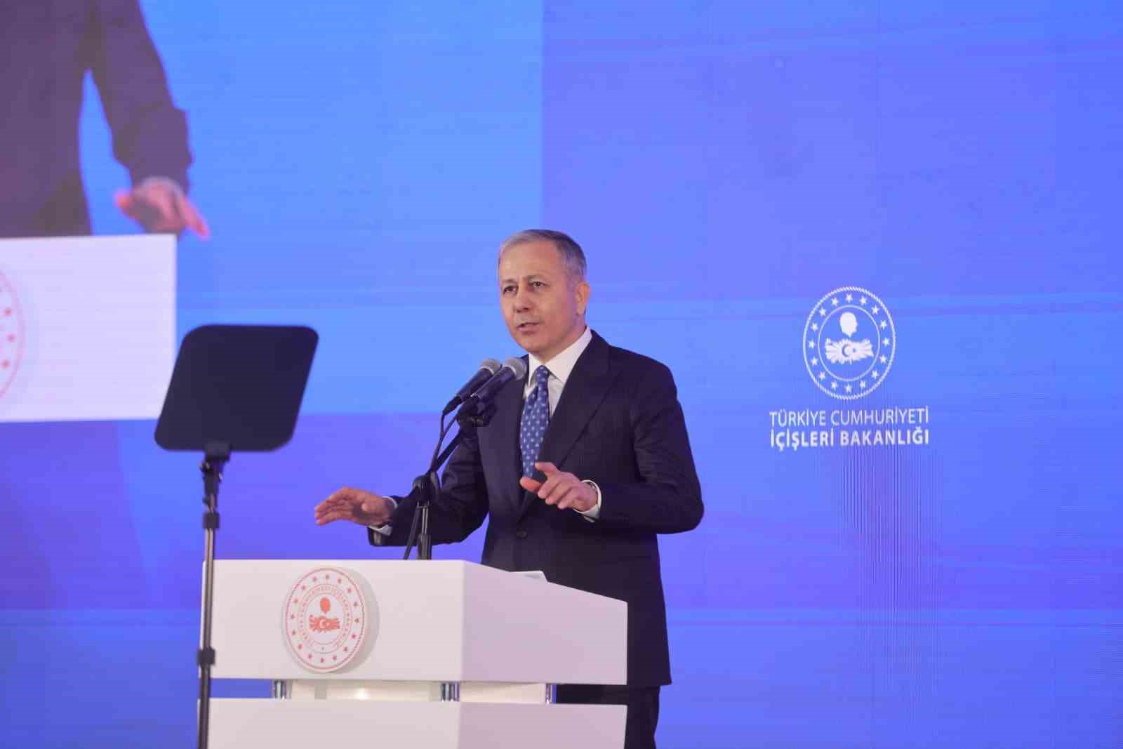 Bakan Yerlikaya: "Başaramadılar, başaramayacaklar"
Bakan Yerlikaya: "Başaramadılar, başaramayacaklar"