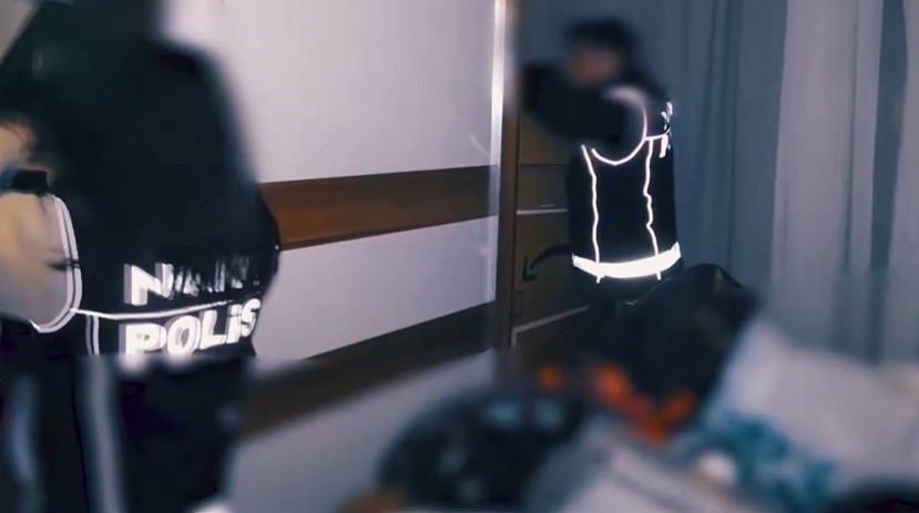 Bakan Yerlikaya: "Eş zamanlı olarak düzenlenen operasyonlarda 7 şüpheliyi yakaladık"
