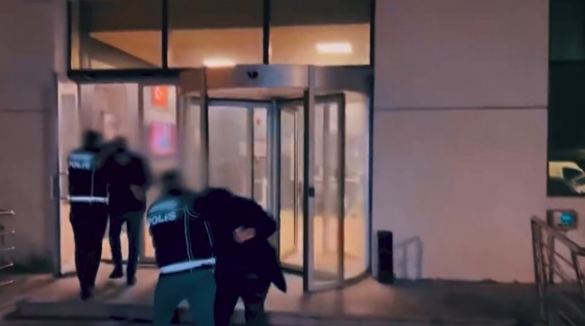 Bakan Yerlikaya: "Eş zamanlı olarak düzenlenen operasyonlarda 7 şüpheliyi yakaladık"
