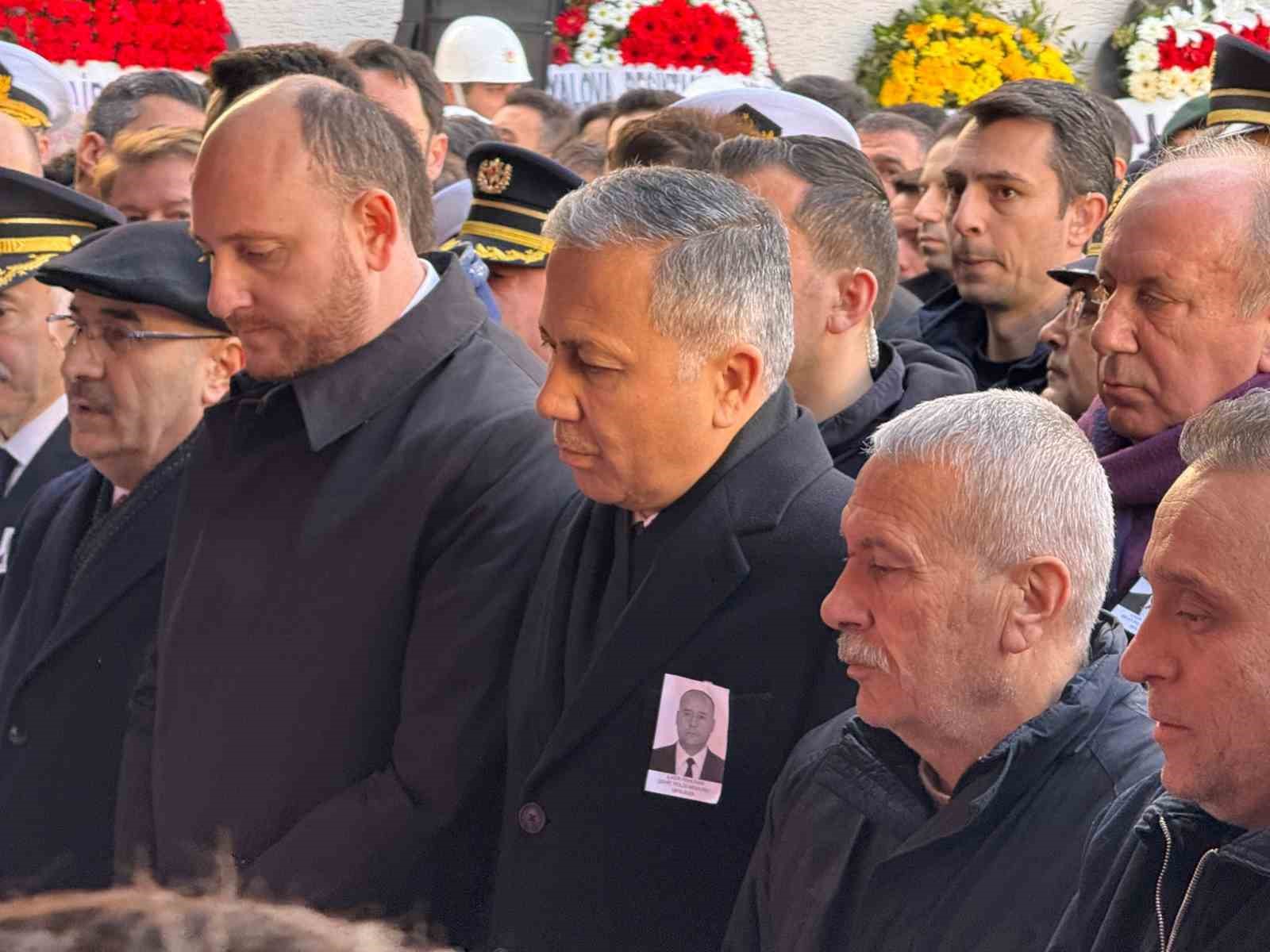 Bakan Yerlikaya, Yalova’da şehit cenazesine katıldı
