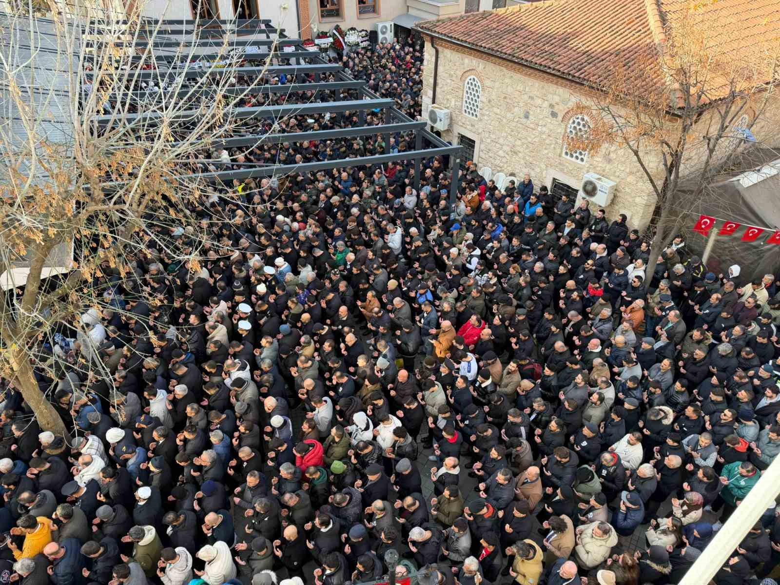 Bakan Yerlikaya, Yalova’da şehit cenazesine katıldı

