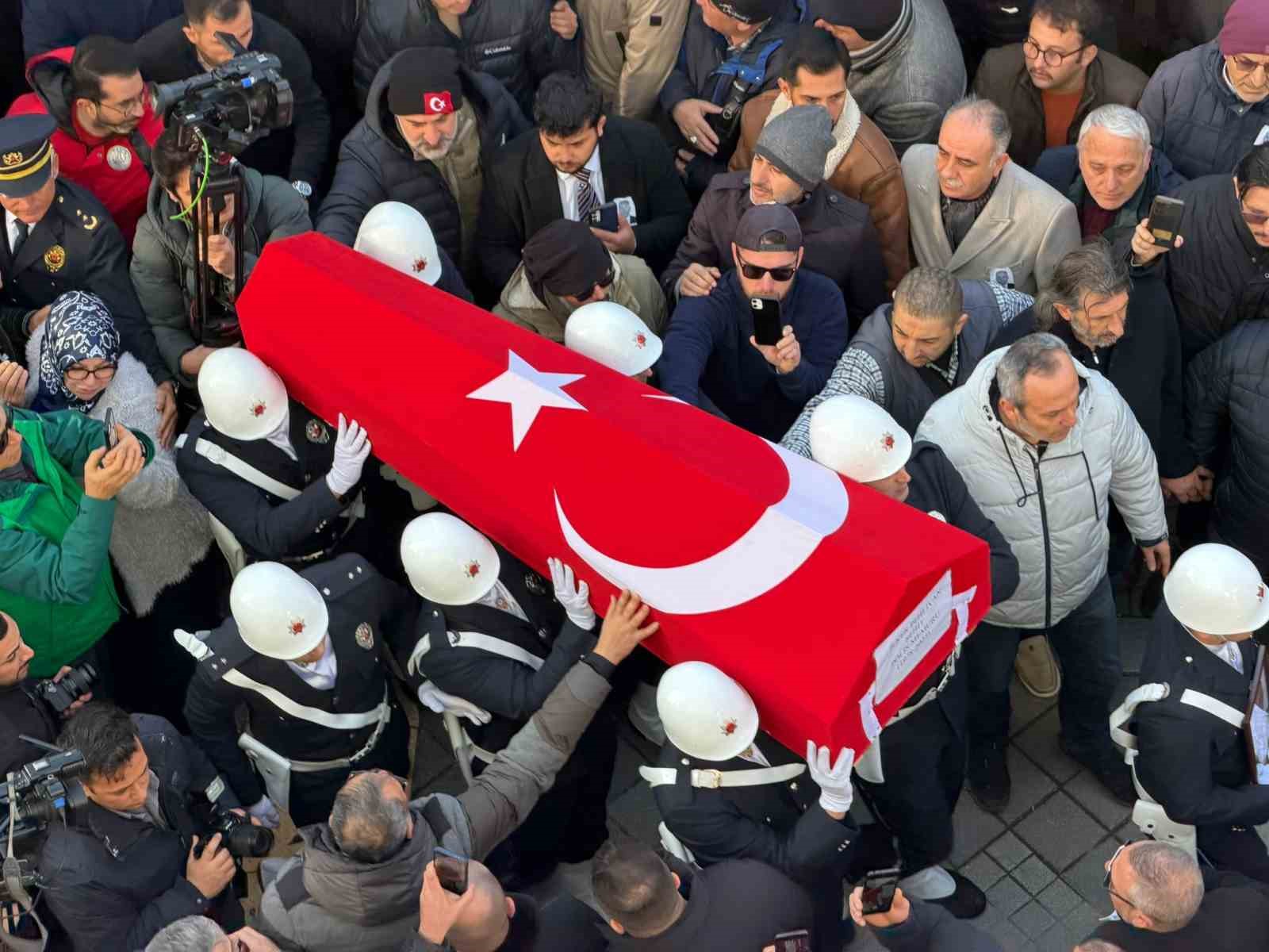 Bakan Yerlikaya, Yalova’da şehit cenazesine katıldı
