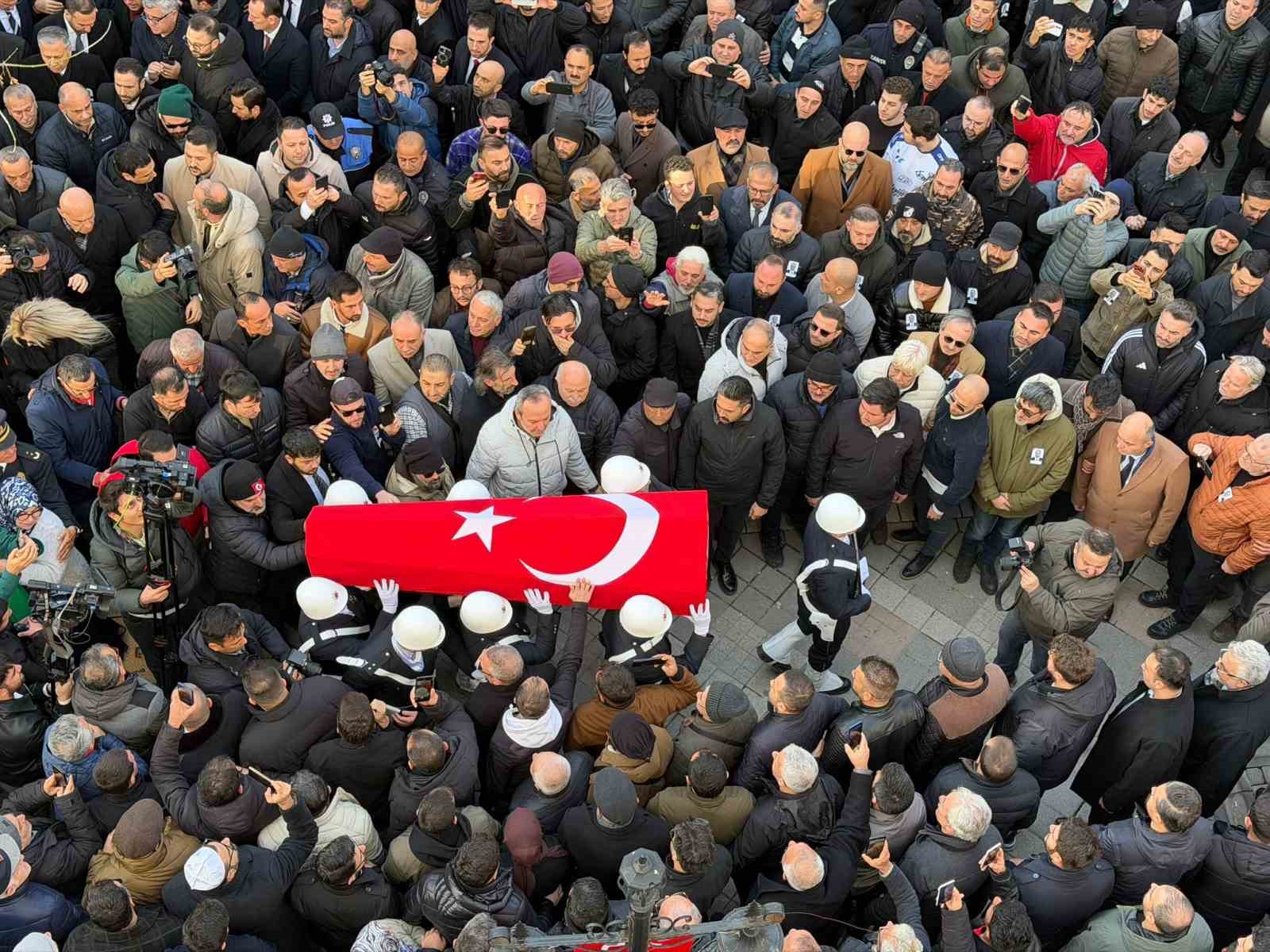 Bakan Yerlikaya, Yalova’da şehit cenazesine katıldı
