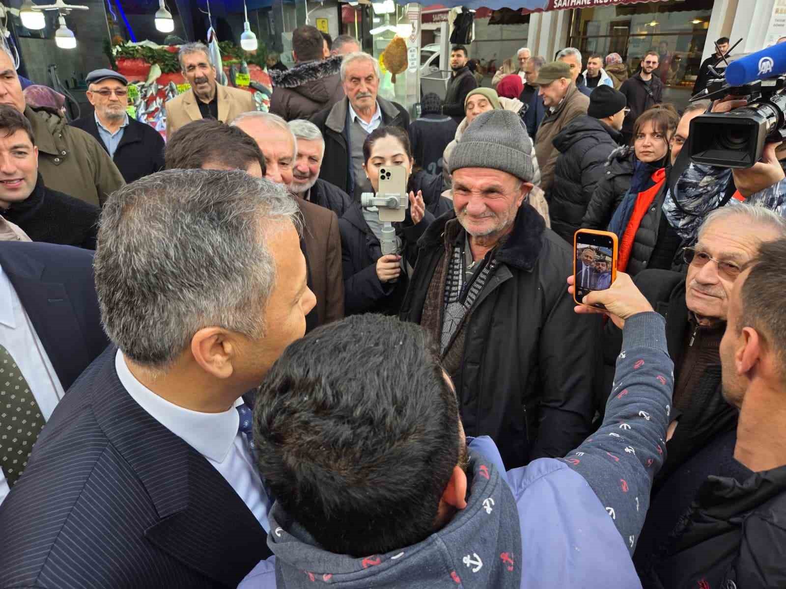 Bakan Yerlikaya’dan emekliye: "Sizlerin gönlünü kazanacağız"
Bakan Yerlikaya’dan emekliye: "Sizlerin gönlünü kazanacağız"