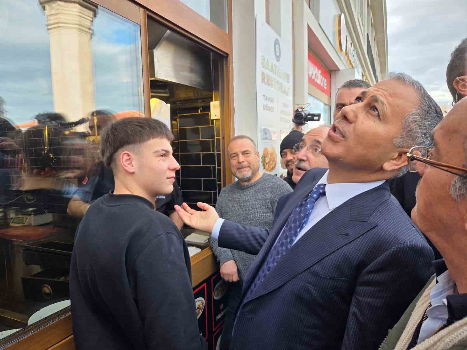Bakan Yerlikaya’dan emekliye: "Sizlerin gönlünü kazanacağız"
Bakan Yerlikaya’dan emekliye: "Sizlerin gönlünü kazanacağız"