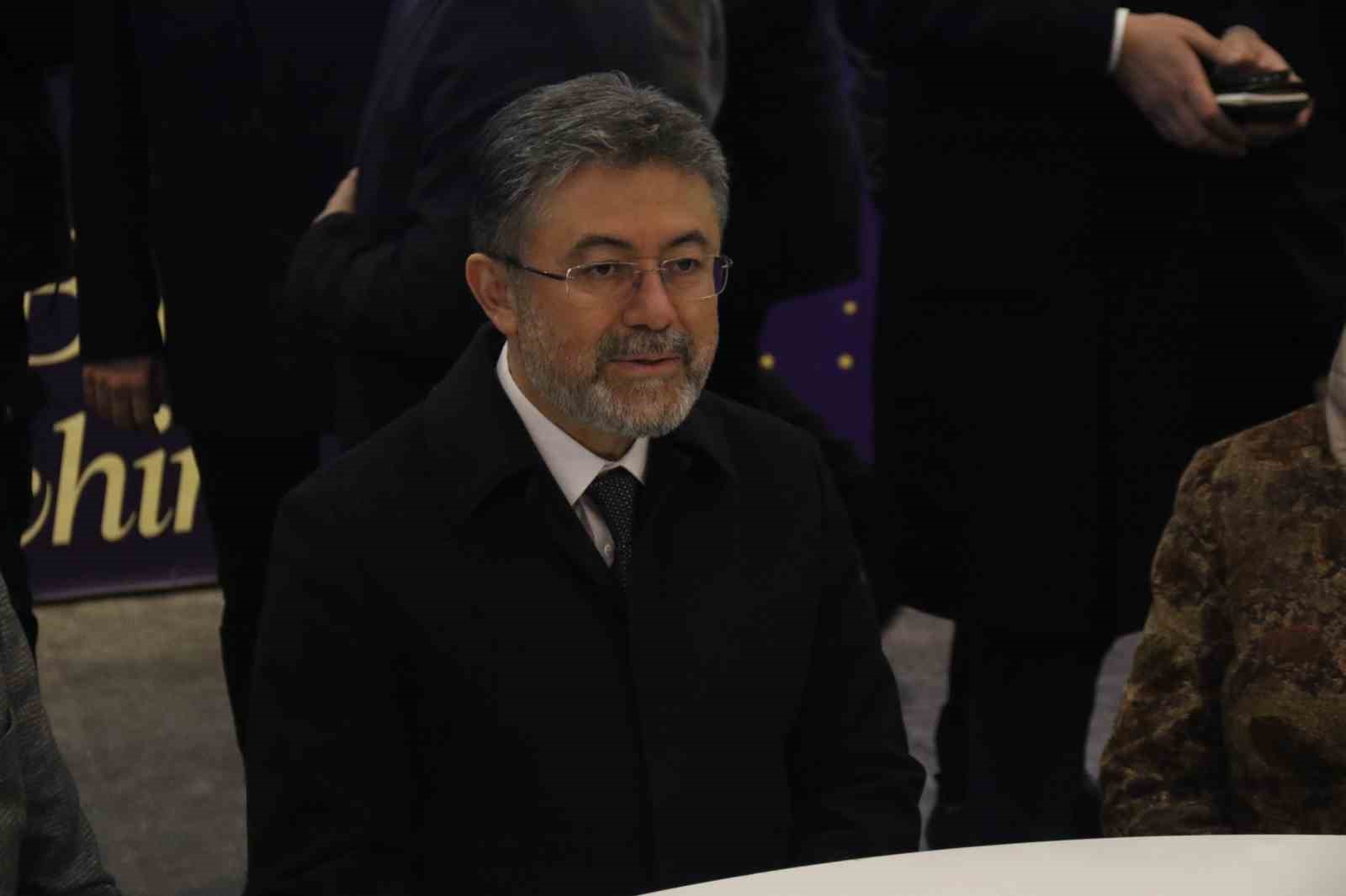 Bakan Yumaklı: "23 yılda Eskişehir’e 80 milyarlık yatırım yaptık"
Bakan Yumaklı: "23 yılda Eskişehir’e 80 milyarlık yatırım yaptık"