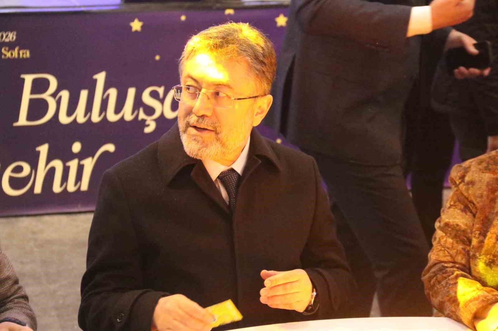 Bakan Yumaklı: "23 yılda Eskişehir’e 80 milyarlık yatırım yaptık"
Bakan Yumaklı: "23 yılda Eskişehir’e 80 milyarlık yatırım yaptık"