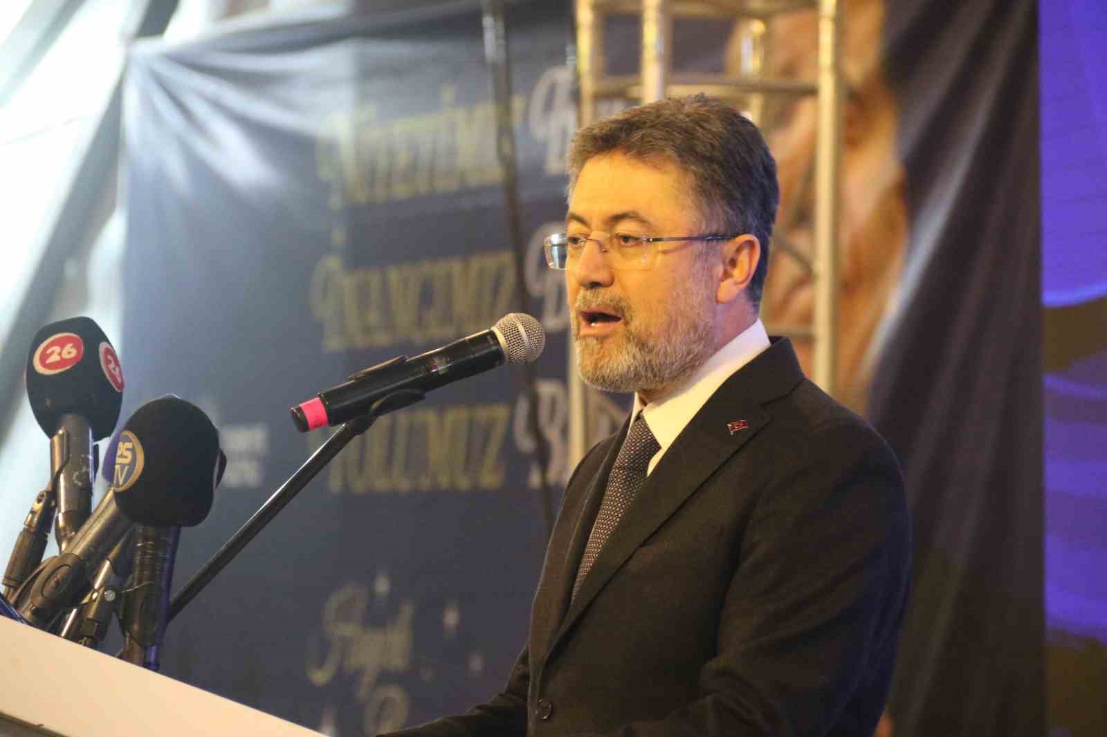 Bakan Yumaklı: "23 yılda Eskişehir’e 80 milyarlık yatırım yaptık"
Bakan Yumaklı: "23 yılda Eskişehir’e 80 milyarlık yatırım yaptık"