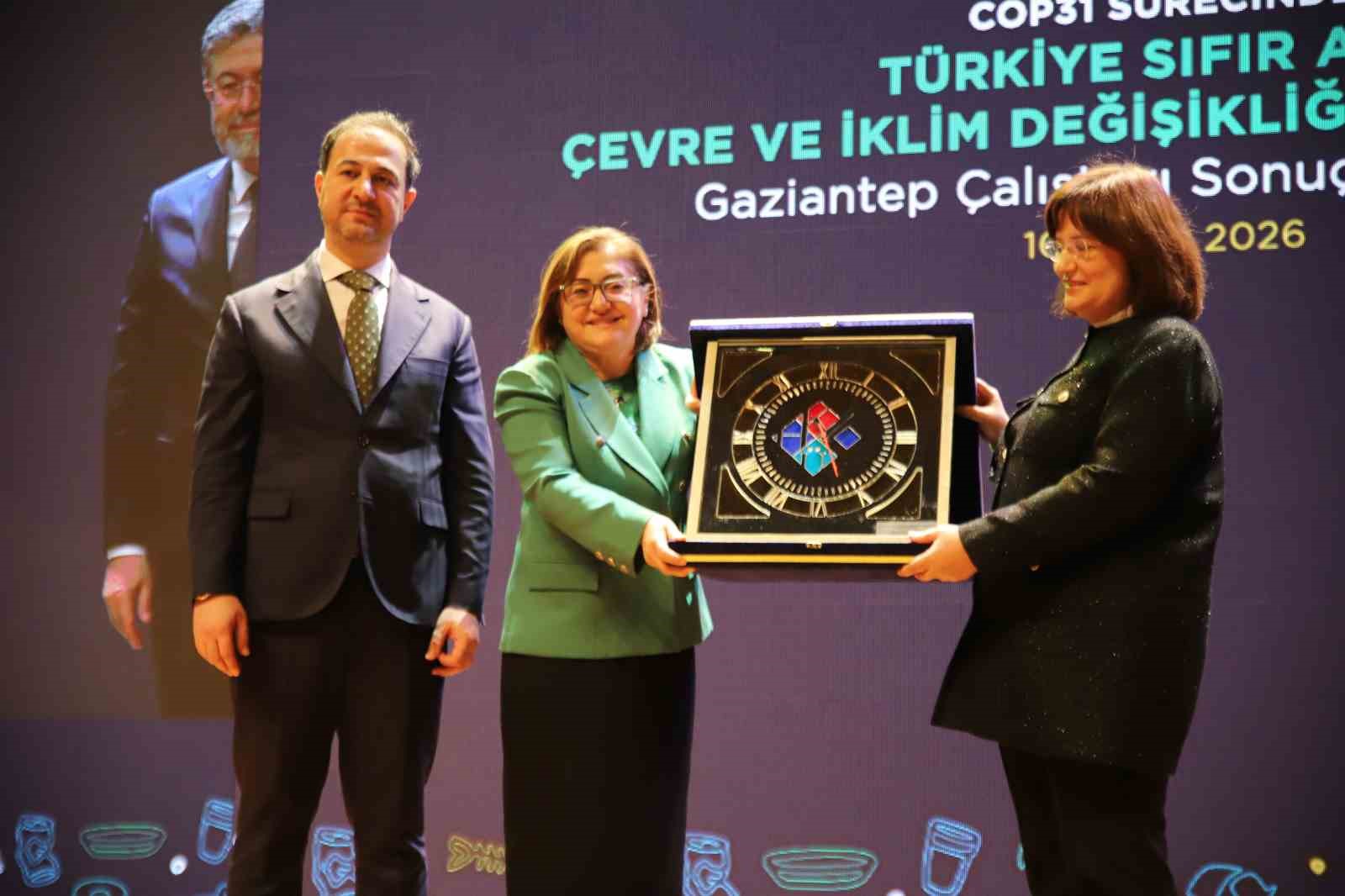 Bakan Yumaklı: "Küresel ölçekte her yıl yaklaşık 2,3 milyar ton gıda israf ediliyor"
