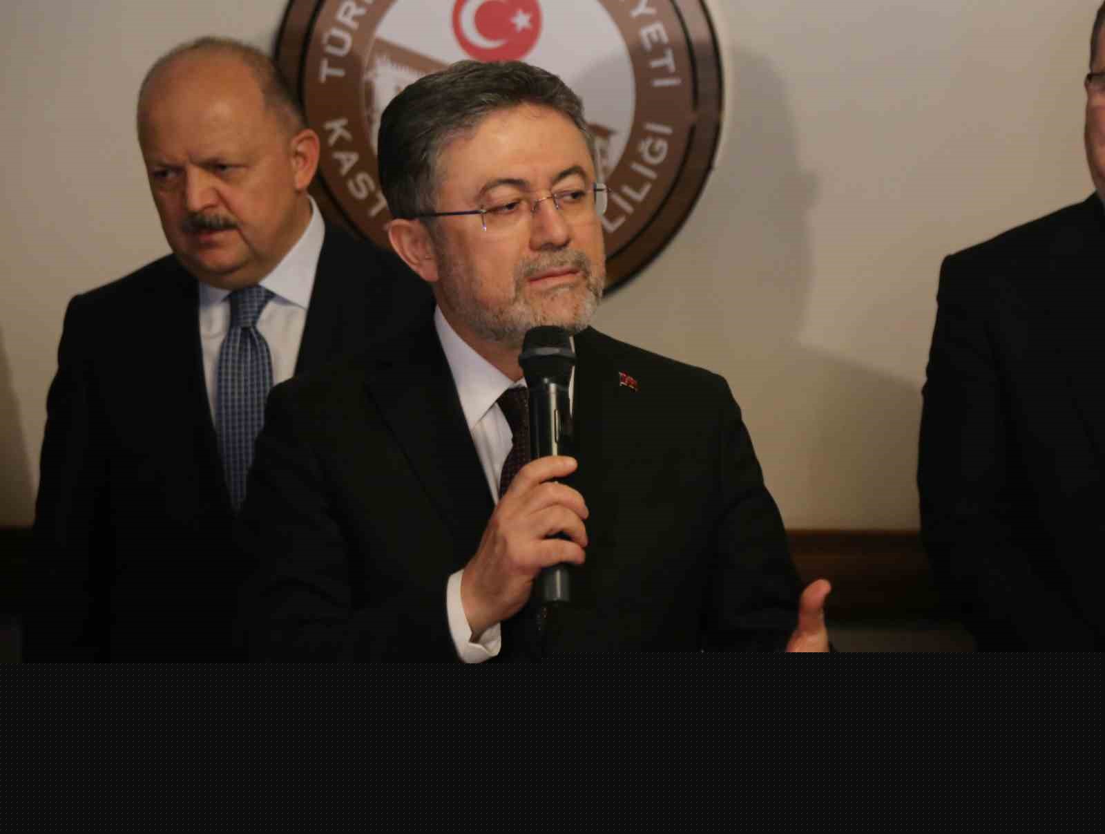 Bakan Yumaklı memleketi Kastamonu’da vatandaşlarla bayramlaştı
