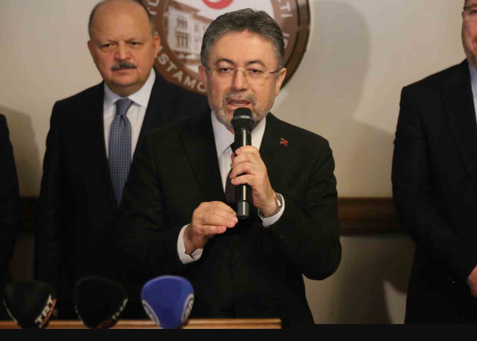 Bakan Yumaklı memleketi Kastamonu’da vatandaşlarla bayramlaştı
