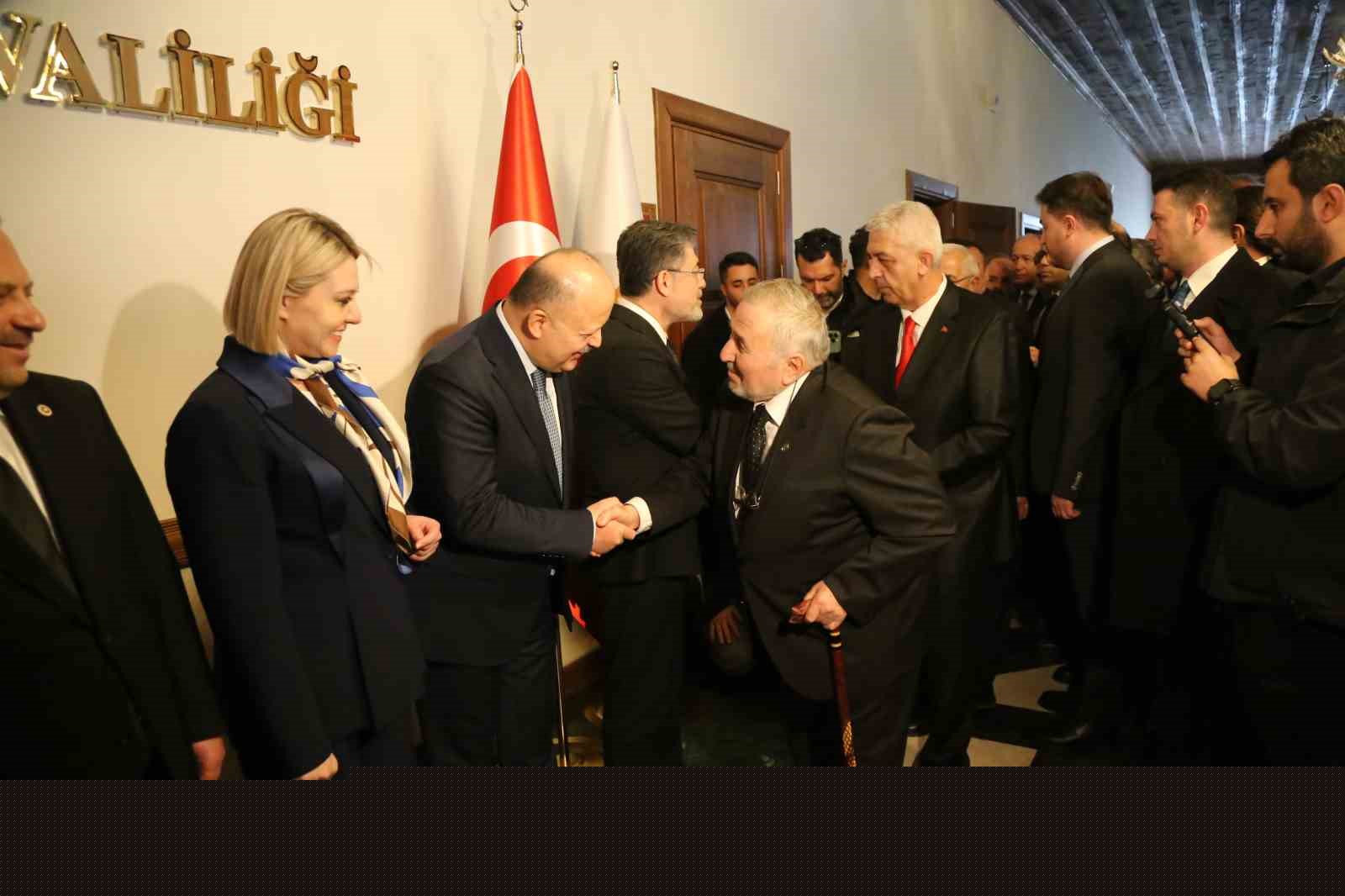 Bakan Yumaklı memleketi Kastamonu’da vatandaşlarla bayramlaştı
