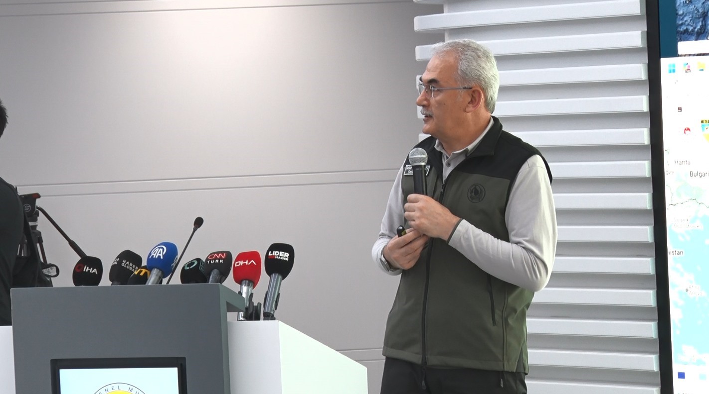 Bakan Yumaklı: "Orman yangınlarıyla mücadelede 28 uçak, 119 helikopter ve 14 İHA ile mücadeleyi yürüteceğiz"
