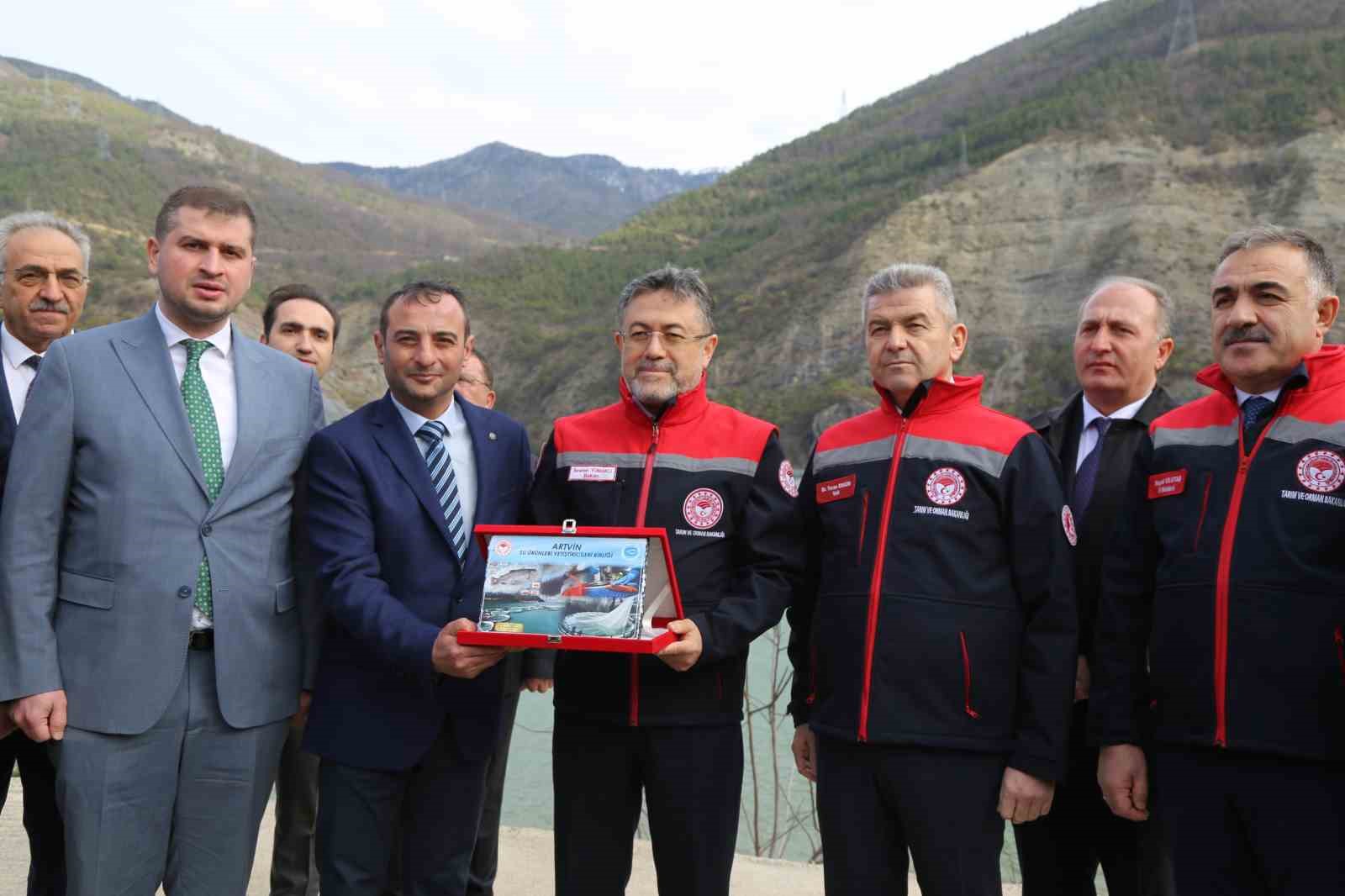 Bakan Yumaklı: "Türk somonu ihracatı 500 milyon dolara ulaştı"
