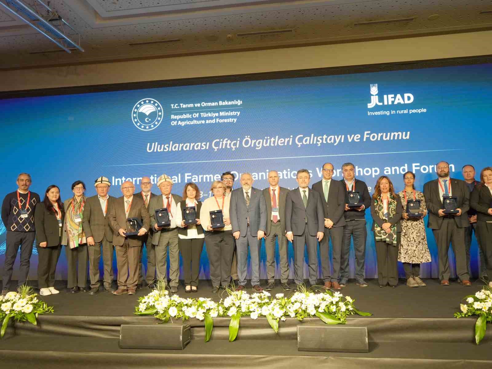 Bakan Yumaklı’dan zirai don açıklaması: "Geneli itibarıyla bir zirai don hadisesi yaşanmadı"
Bakan Yumaklı’dan zirai don açıklaması: "Geneli itibarıyla bir zirai don hadisesi yaşanmadı"