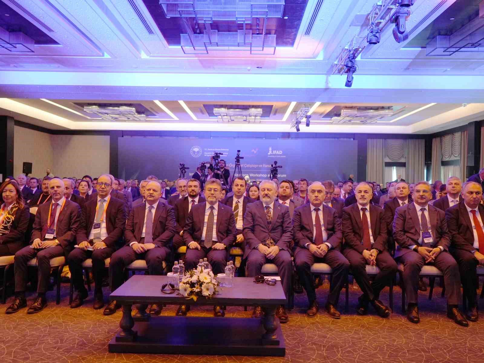 Bakan Yumaklı’dan zirai don açıklaması: "Geneli itibarıyla bir zirai don hadisesi yaşanmadı"
Bakan Yumaklı’dan zirai don açıklaması: "Geneli itibarıyla bir zirai don hadisesi yaşanmadı"