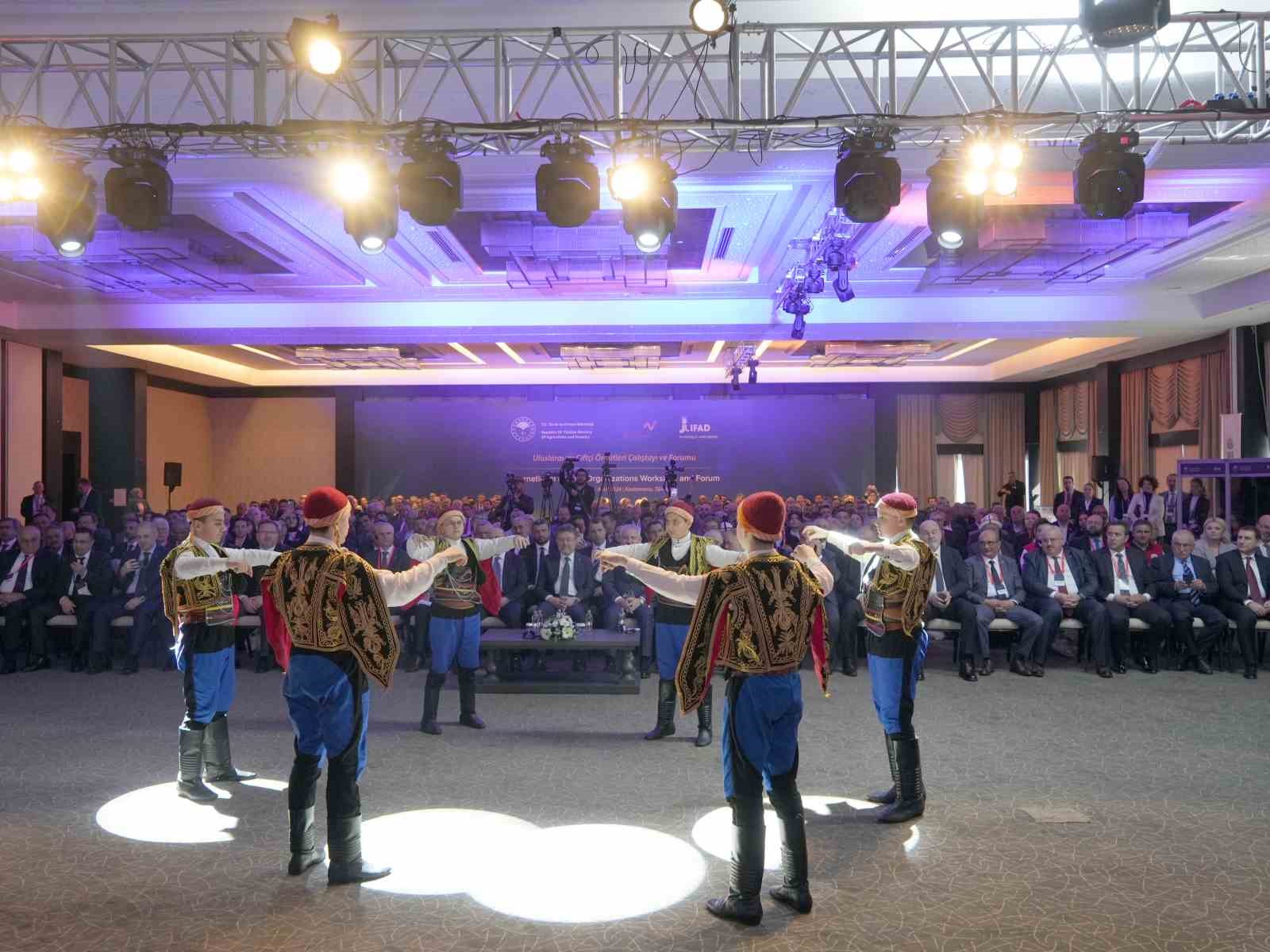 Bakan Yumaklı’dan zirai don açıklaması: "Geneli itibarıyla bir zirai don hadisesi yaşanmadı"
Bakan Yumaklı’dan zirai don açıklaması: "Geneli itibarıyla bir zirai don hadisesi yaşanmadı"