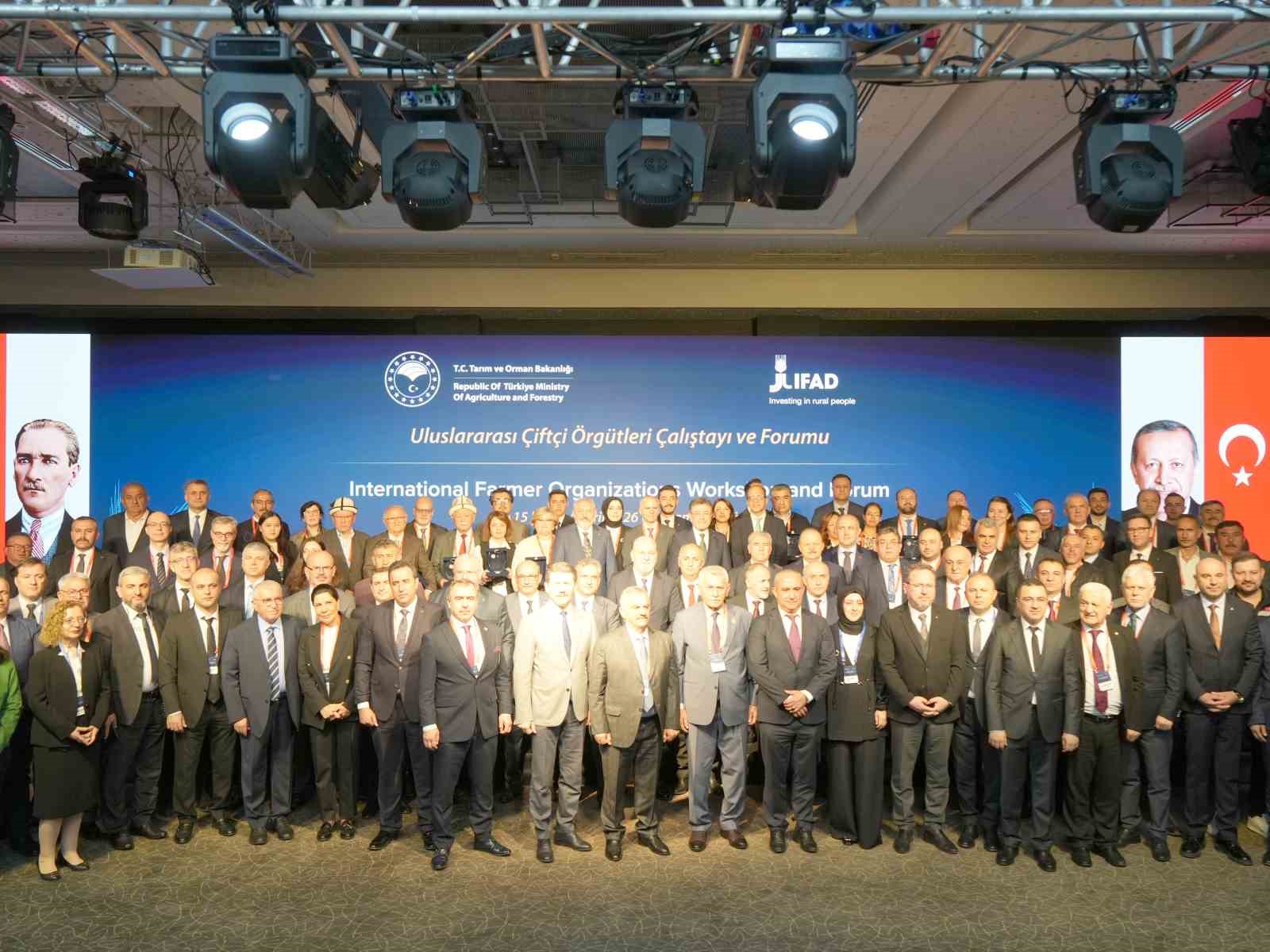 Bakan Yumaklı’dan zirai don açıklaması: "Geneli itibarıyla bir zirai don hadisesi yaşanmadı"
Bakan Yumaklı’dan zirai don açıklaması: "Geneli itibarıyla bir zirai don hadisesi yaşanmadı"