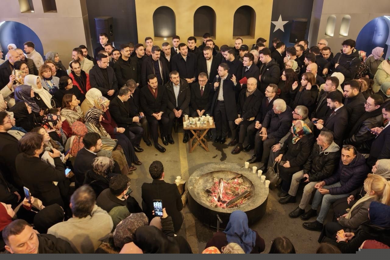 Bakanlar Akın Gürlek ve Yusuf Tekin ateş başında vatandaşlarla buluştu
Bakanlar Akın Gürlek ve Yusuf Tekin ateş başında vatandaşlarla buluştu