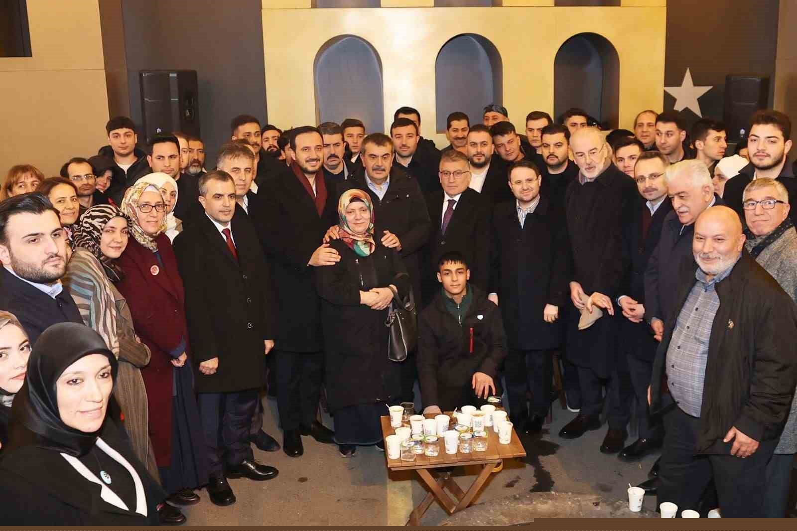 Bakanlar Akın Gürlek ve Yusuf Tekin ateş başında vatandaşlarla buluştu
