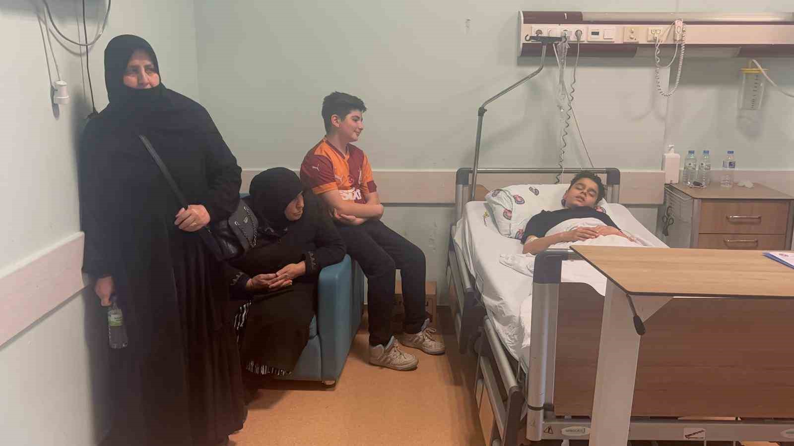 Bakanlar yaralı öğrencileri ziyaret etti
