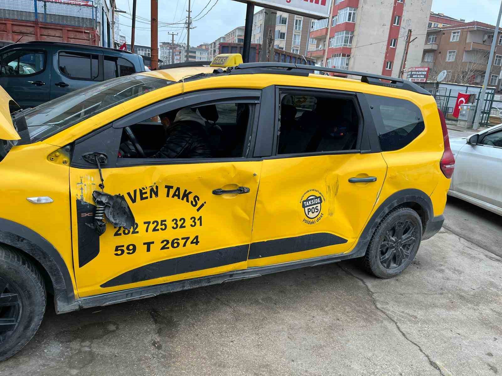 Bakım için servise bırakılan taksi liftten düştü
