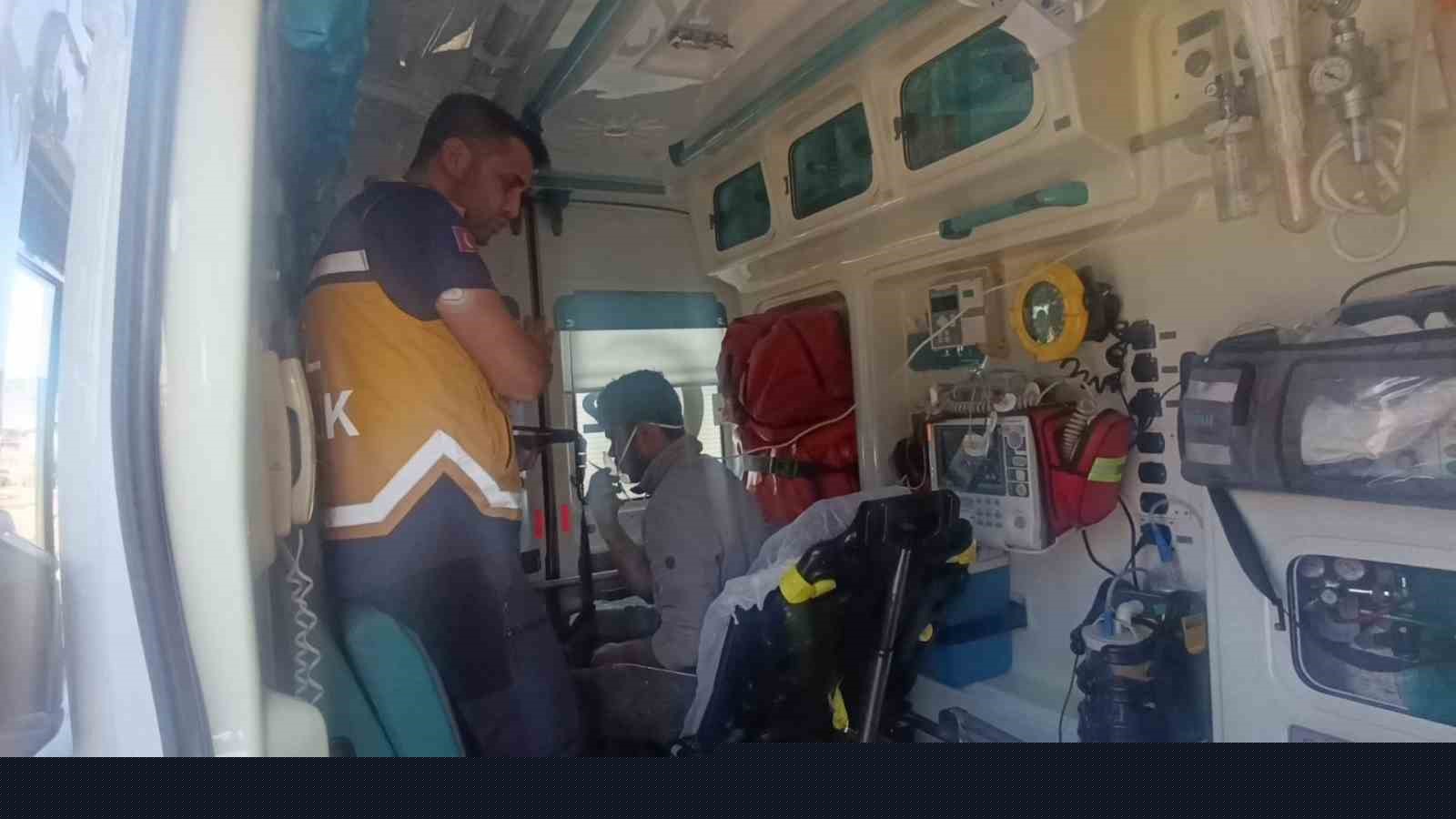 Bakım sırasında tur teknesi alev aldı dumandan etkilenen işçi hastanelik oldu
